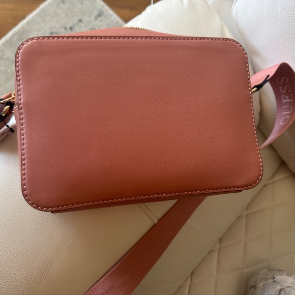 GUESS Dusty Rose Crossbody Bag Pink Gold Logo Strap New With Tags - Picture 7 of 7